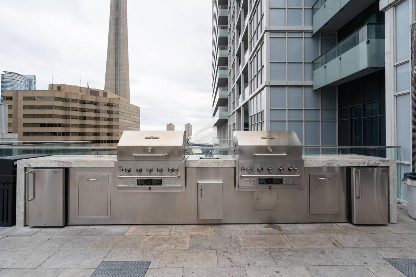 Апартаменты Luxury Adventure Cn Tower/Mtcc/Scotiabank Arena Торонто Экстерьер фото